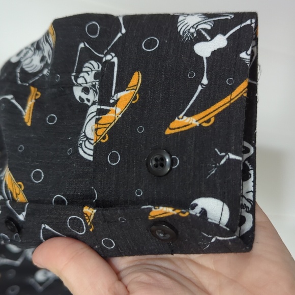 Like New Simon Banks Skeleton Skateboard Button Down Shirt Halloween 🎃 - Picture 4 of 6